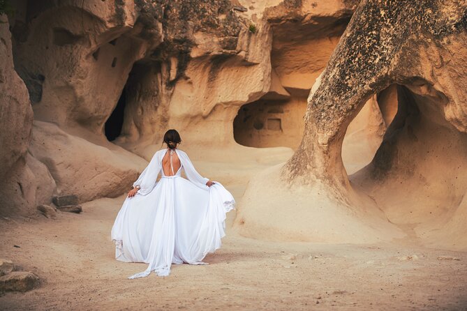 Cappadocia Private Flying Dress & Hot Air Balloon Photoshoot - The photographer matters: direction that keeps you from freezing