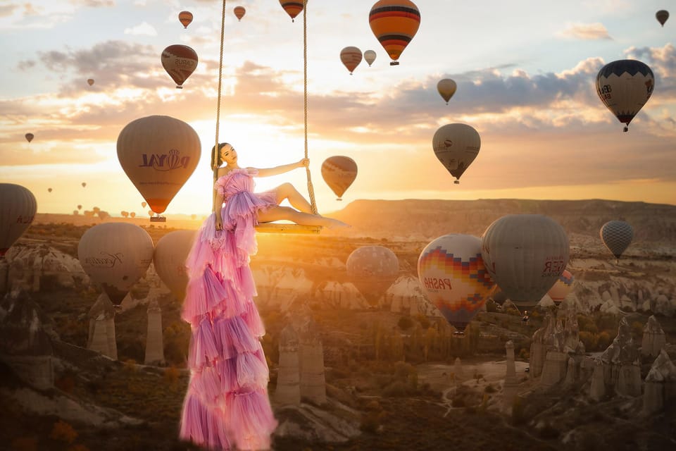 Cappadocia: Taking photo with Swing at hot air balloon view - Timing and Practical Tips for a Sunrise Balloon Photo Session