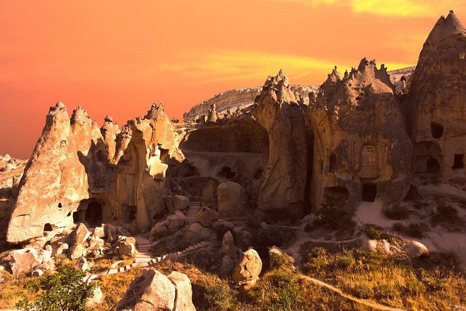 Cappadocia Tour - Uchisar Castle and Pigeon Valley: Photos, Wind, and a Big View