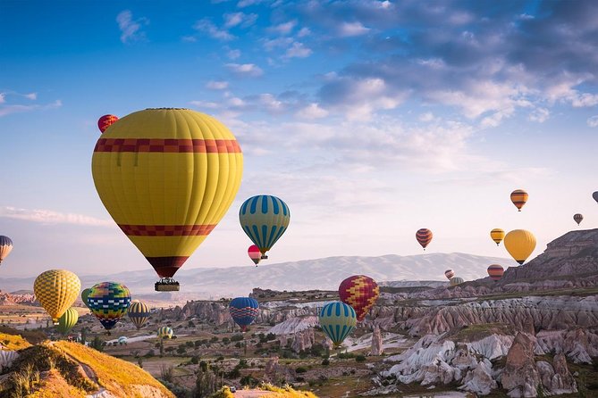 Sunrise Hot Air Balloon Flight Over Göreme & Fairy Chimneys - Boarding the Balloon Basket: Comfort, Crowding, and Safety