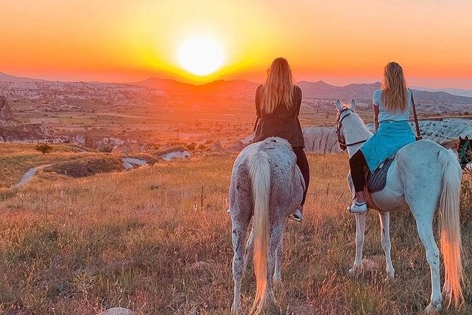 Sunset Horsebackriding-Tour through the Valleys of Cappadocia - Horses, safety, and what the “beginner-friendly” vibe really means