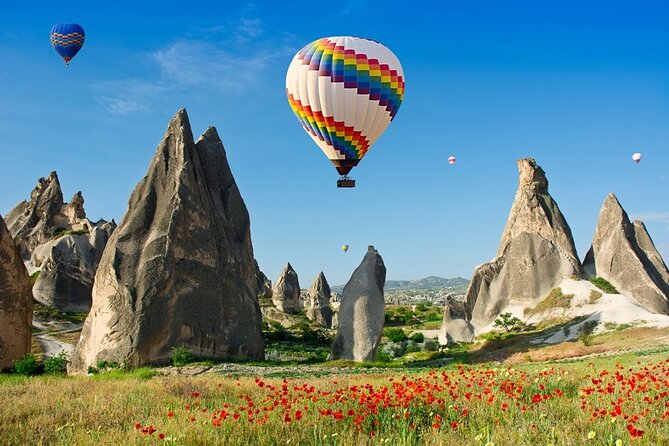 Watching Balloons on Cappadocia Sky(People Have Fear of Heights) - The balloon scale you’re photographing (even from the ground)